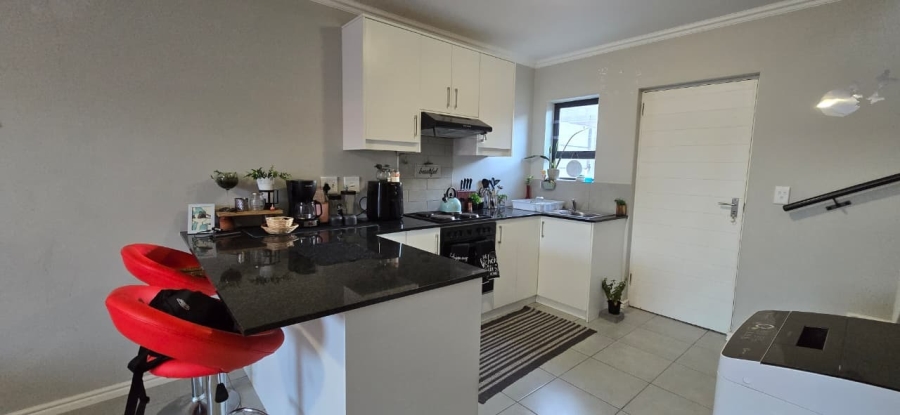 2 Bedroom Property for Sale in Zonnendal Western Cape